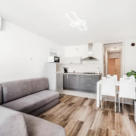 Mojca Apartman